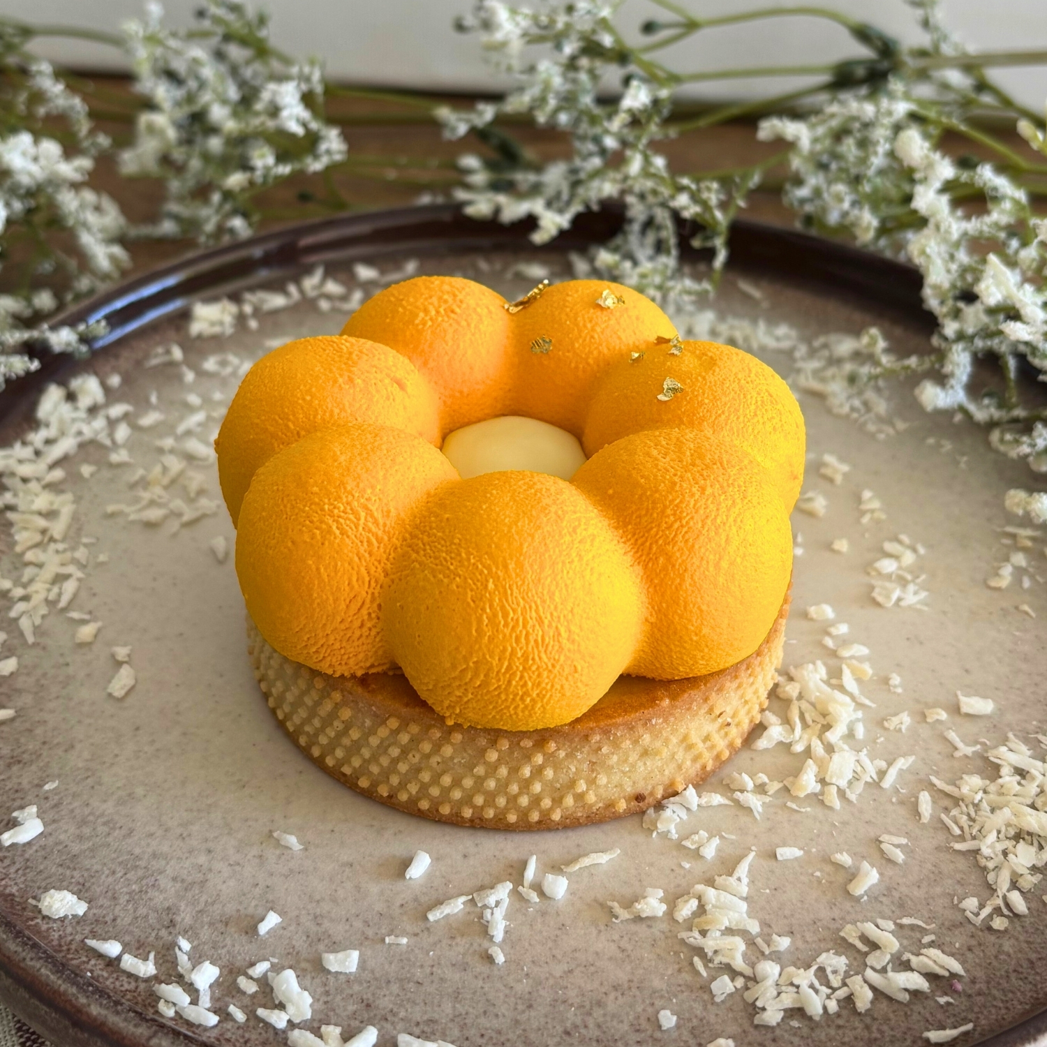 Paradisblomst mini tærter med mango og passionsfrugt – håndlavet dessert fra ChocoLykke