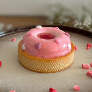 Jordbærlove mini tærter med jordbær og lemon curd – håndlavet dessert fra ChocoLykke