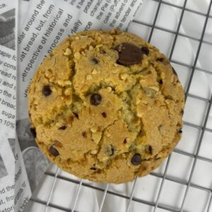 Crumble Cookie Hasselnød – håndlavet cookie med chokolade og hasselnødder fra ChocoLykke