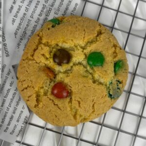 Crumble Cookie M&M chokolade cookie.