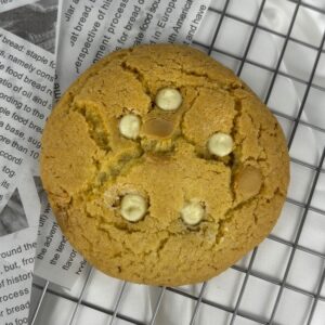 Crumble Cookie Citron med hvid chokolade og frisk citronskal